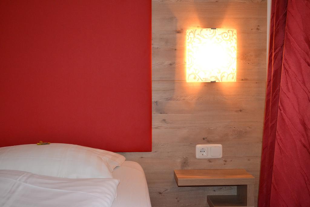Hotel Minerva Garni Düsseldorf Kültér fotó